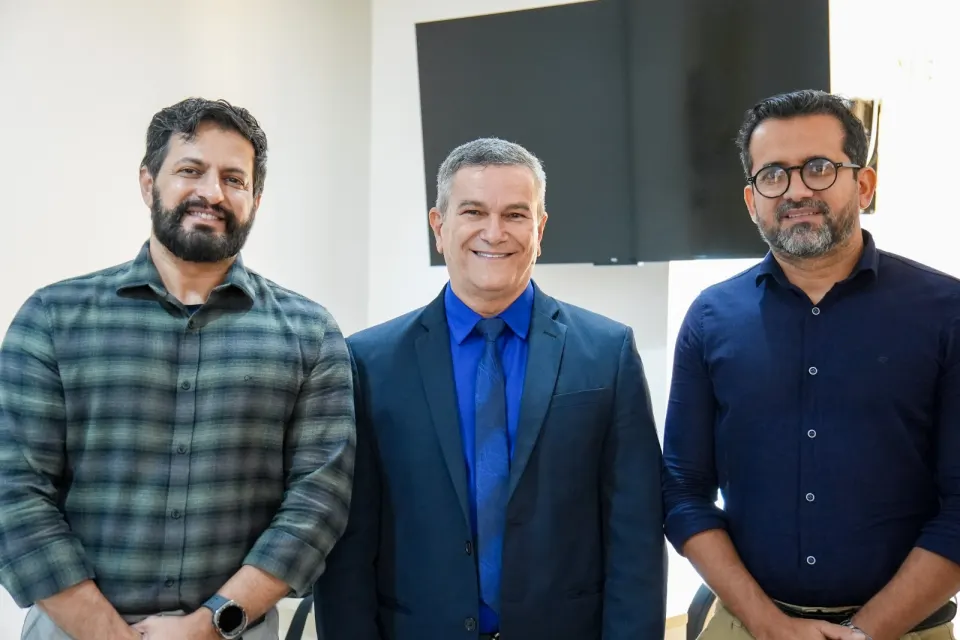Flávio Cesário acompanhado em um dos encontros