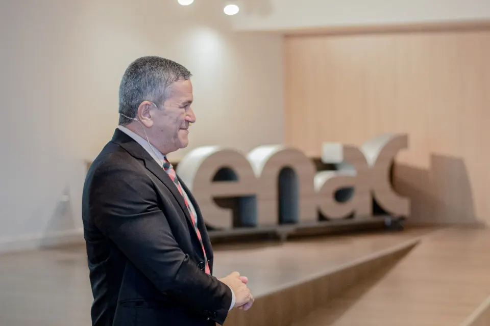 Professor no auditório do Senac